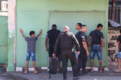 Наркобароны Рио-де-Жанейро подписали cмepтный приговор полицейской ищейке