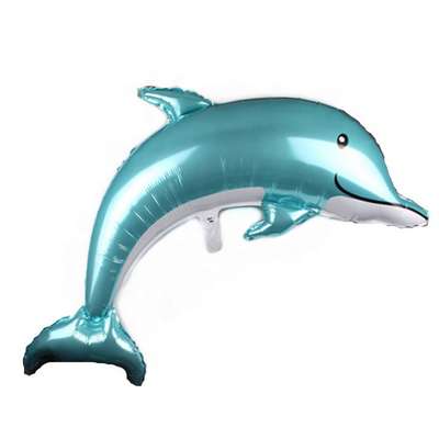 Нашли дельфина с головой-воздушным шаром